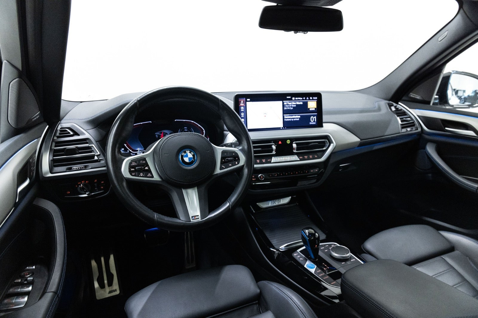 Hvid BMW iX3 fra 2022