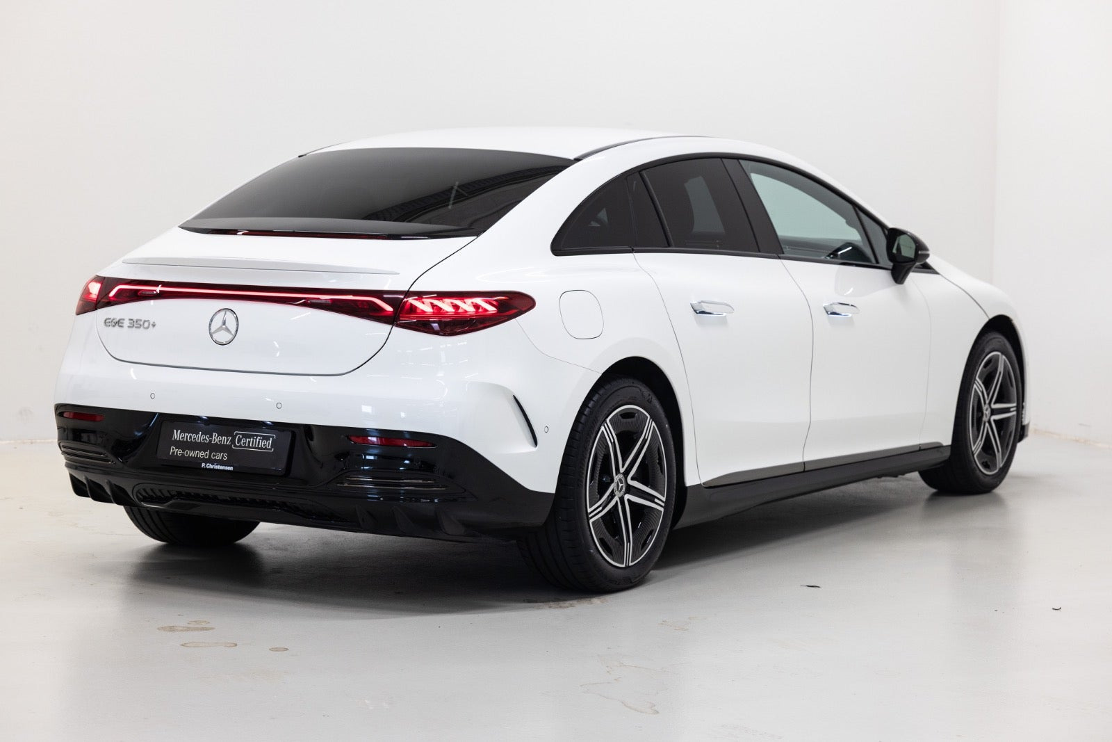 Hvid Mercedes EQE350+ fra 2026