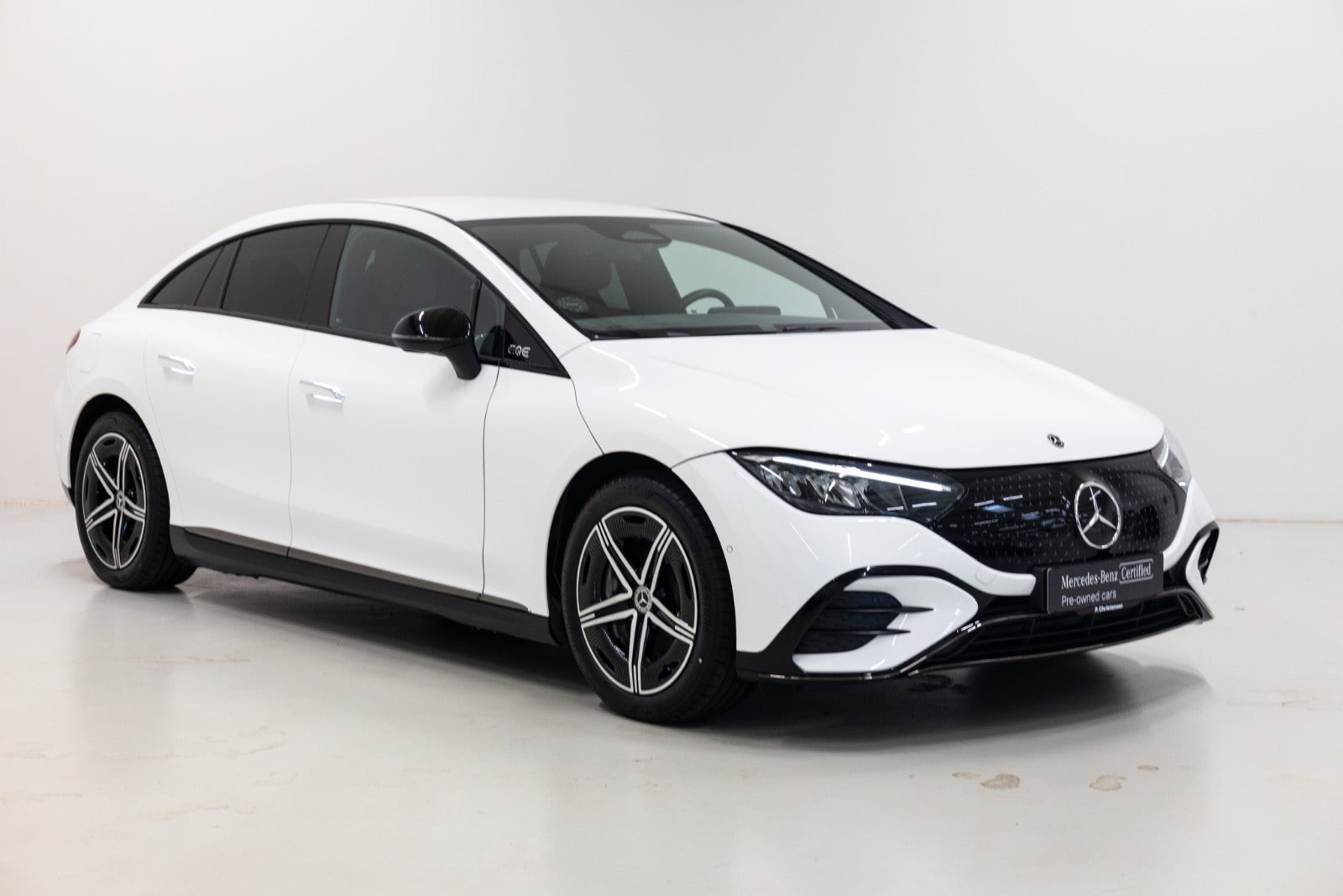 Hvid Mercedes EQE350+ fra 2026
