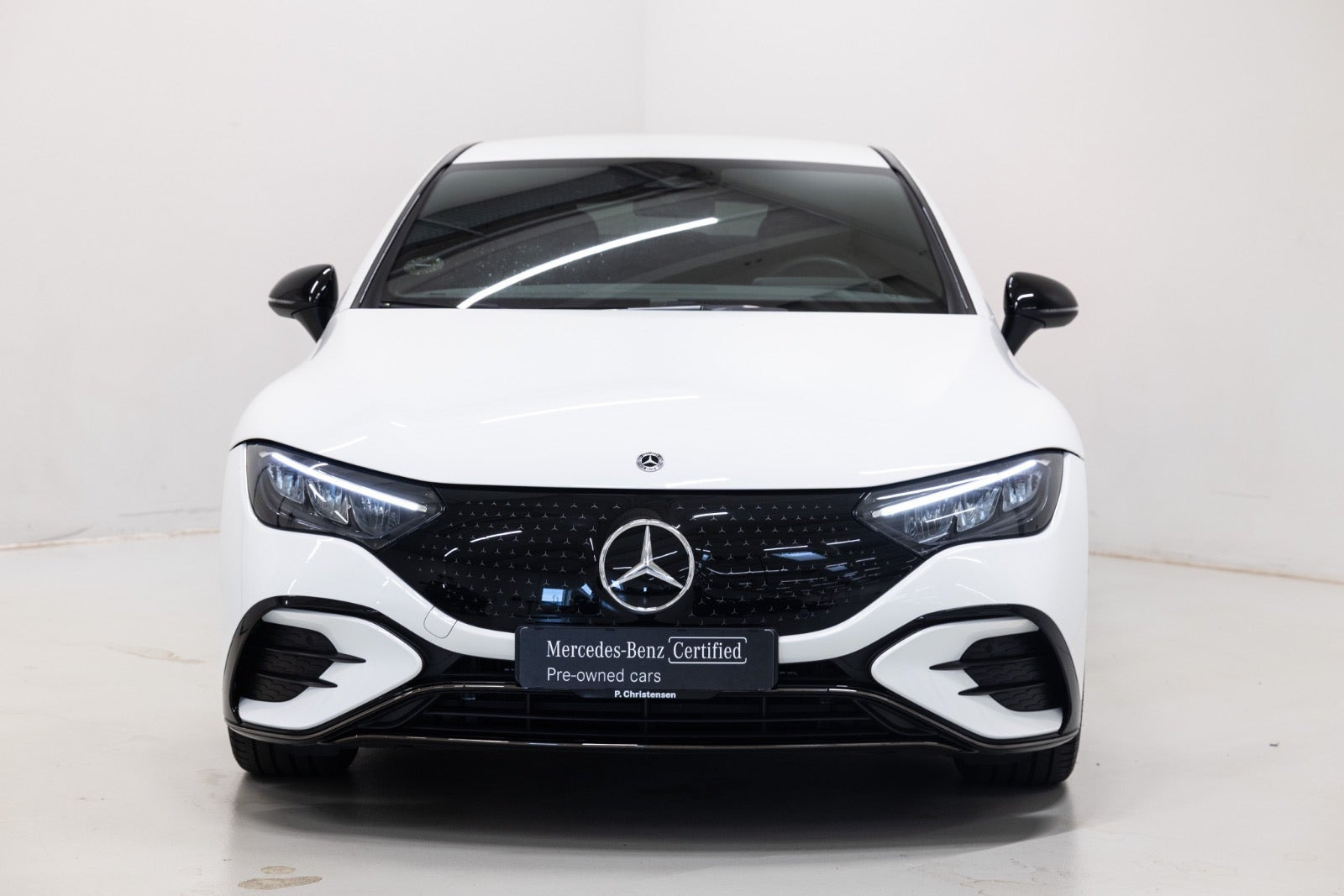 Hvid Mercedes EQE350+ fra 2026