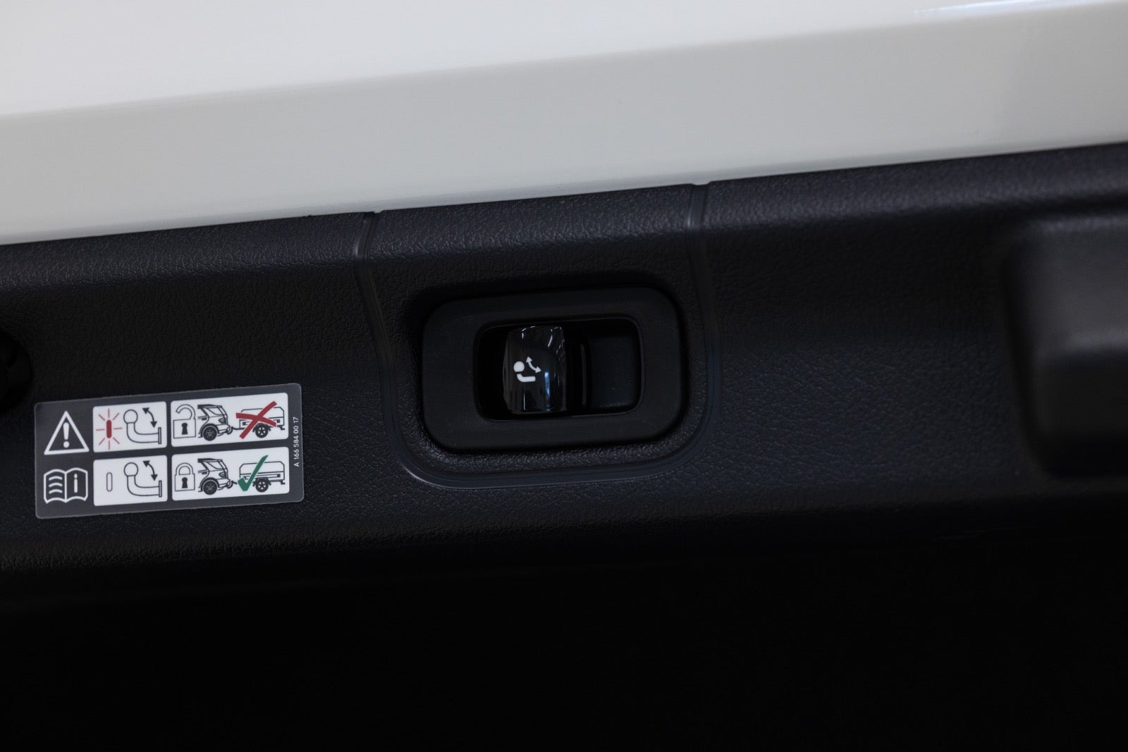 Hvid Mercedes EQE350+ fra 2026