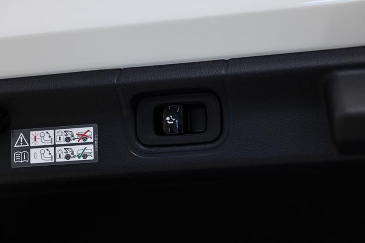 Hvid Mercedes EQE350+ fra 2026