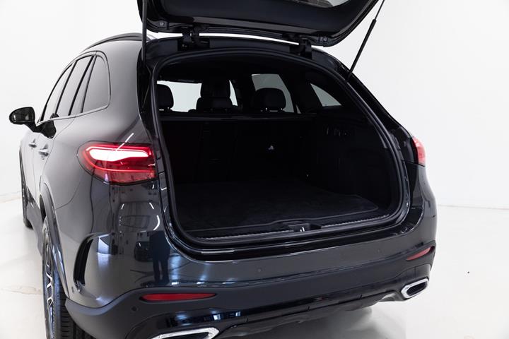 Grå Mercedes GLC300 d fra 2026