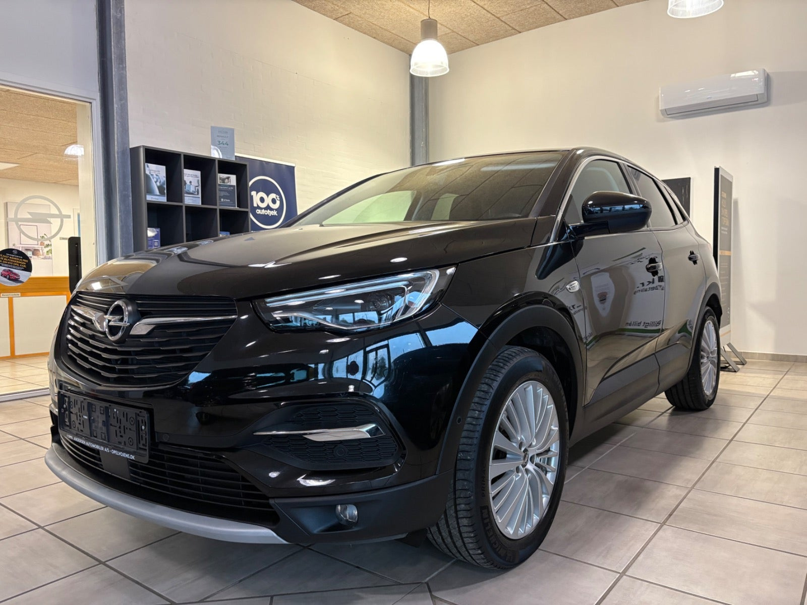 Sort Opel Grandland X fra 2018
