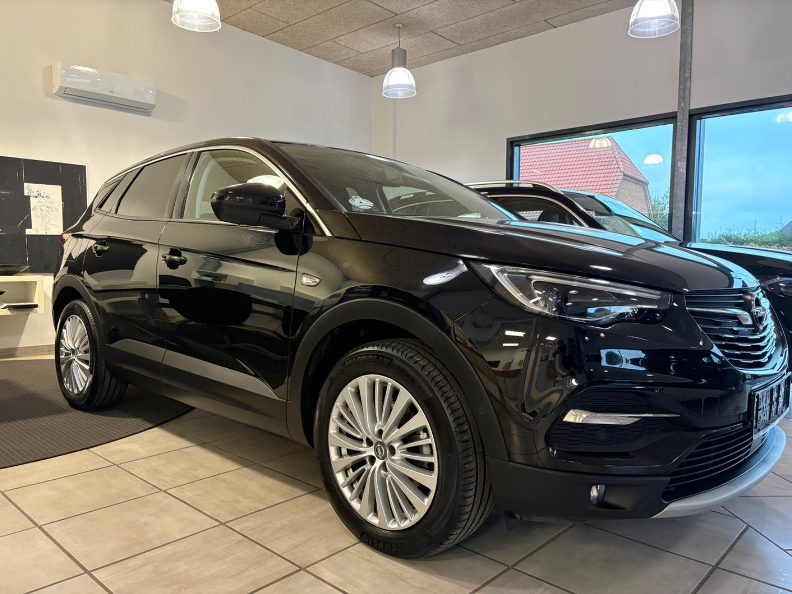 Sort Opel Grandland X fra 2018