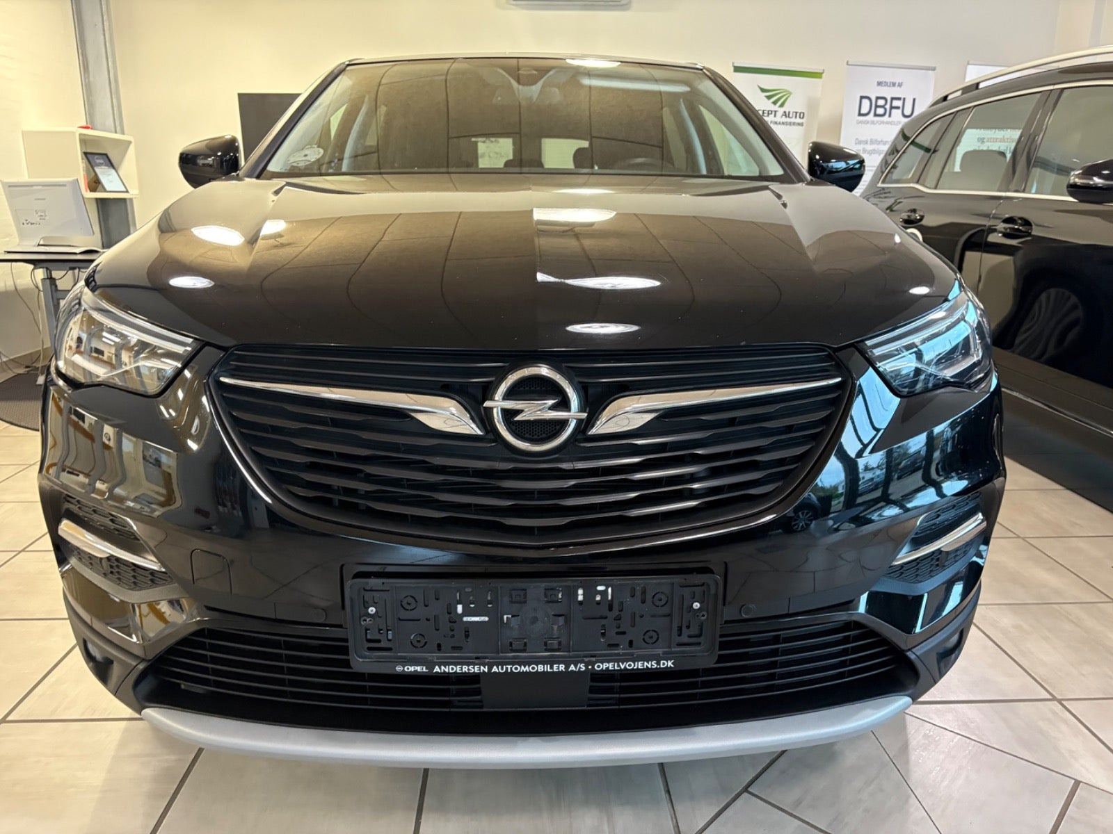Sort Opel Grandland X fra 2018