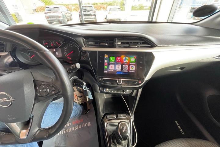 Grå Opel Corsa fra 2020