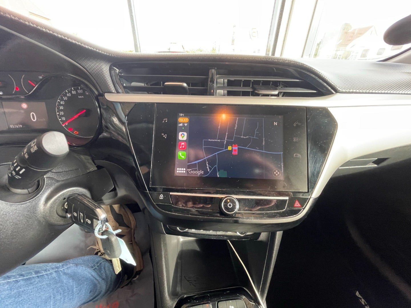 Grå Opel Corsa fra 2020