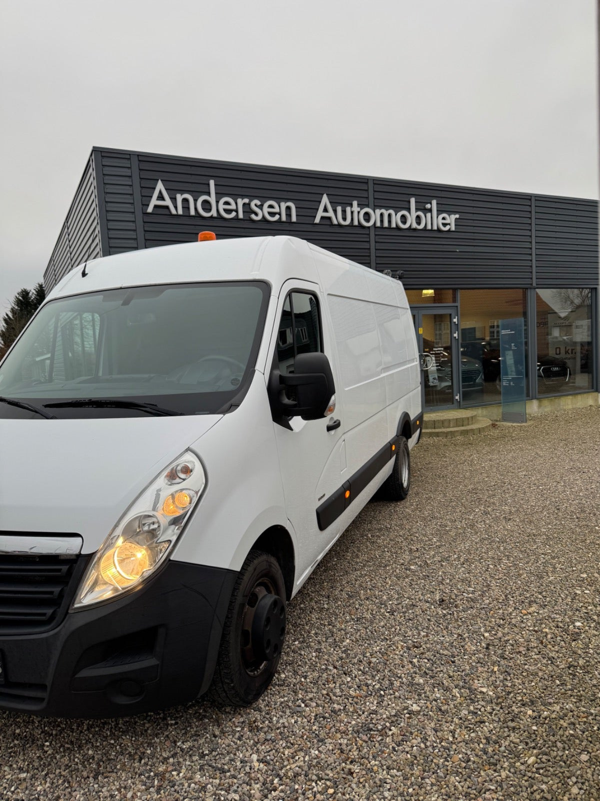 Hvid Opel Movano fra 2018