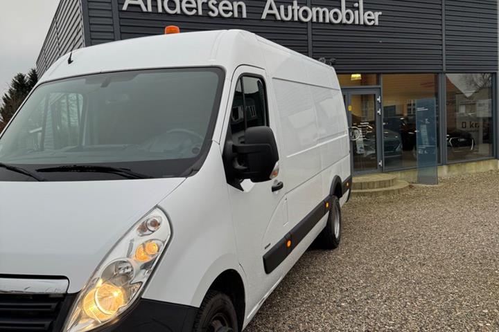 Hvid Opel Movano fra 2018
