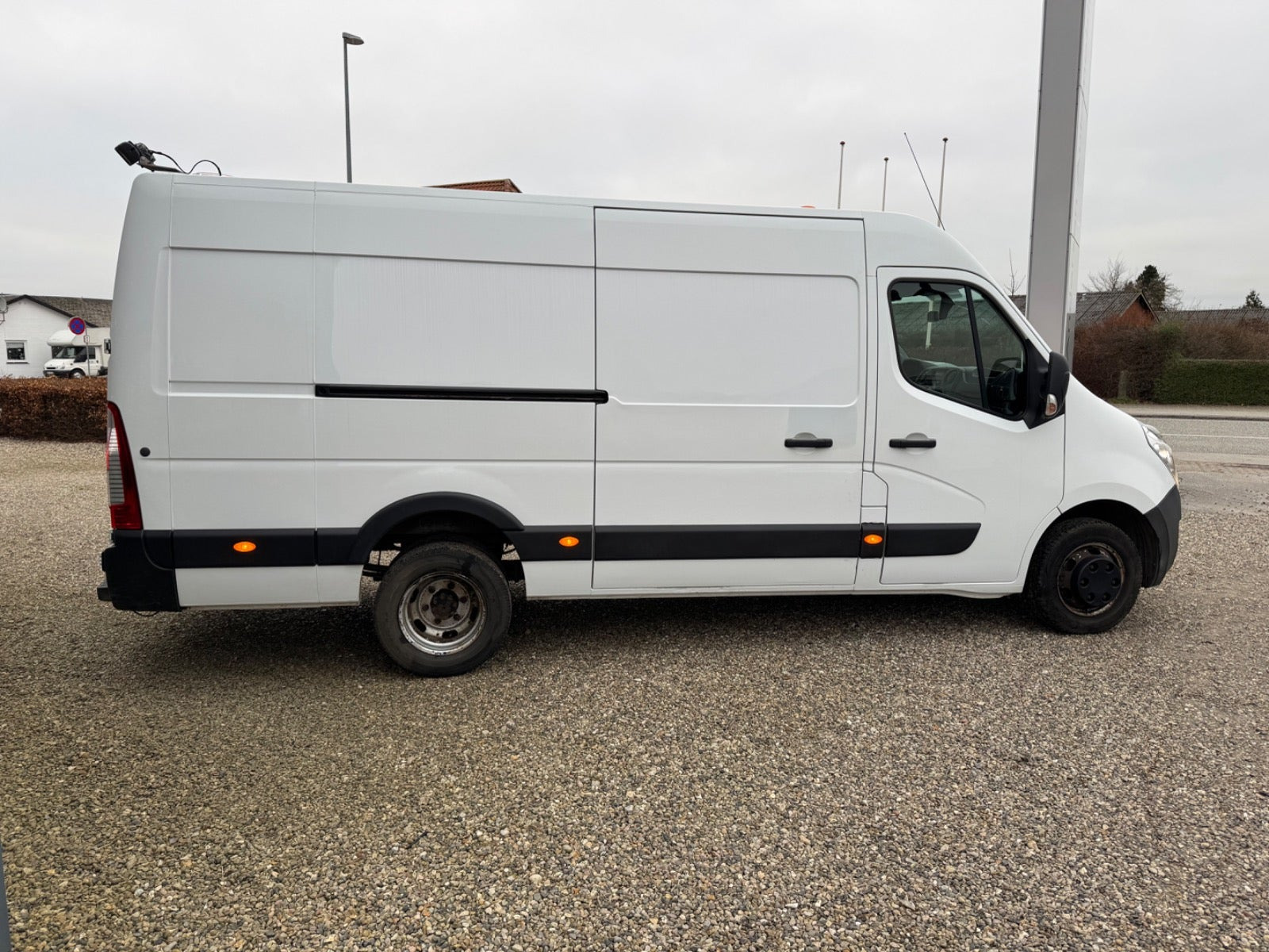 Hvid Opel Movano fra 2018