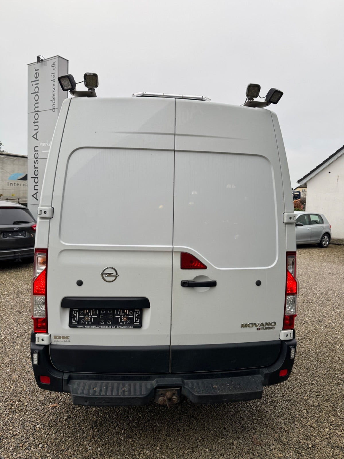 Hvid Opel Movano fra 2018