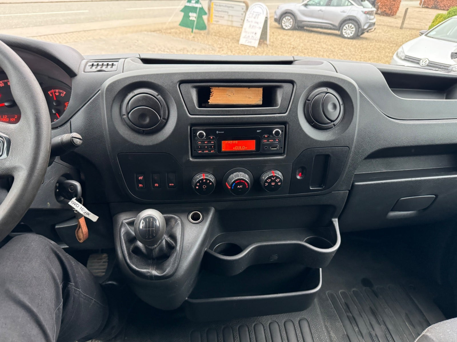 Hvid Opel Movano fra 2018