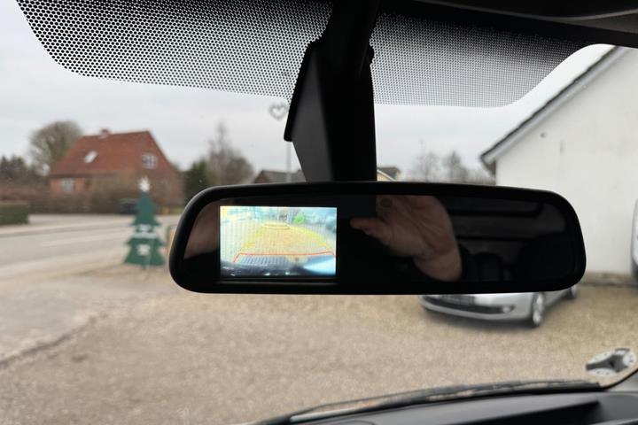 Hvid Opel Movano fra 2018