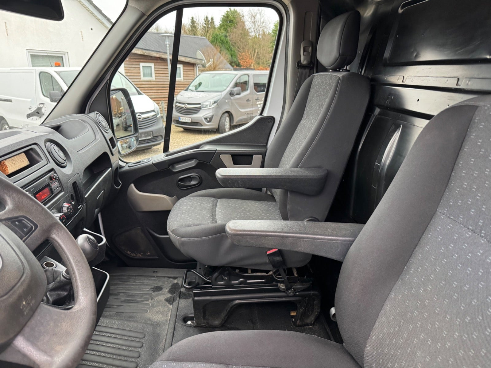Hvid Opel Movano fra 2018