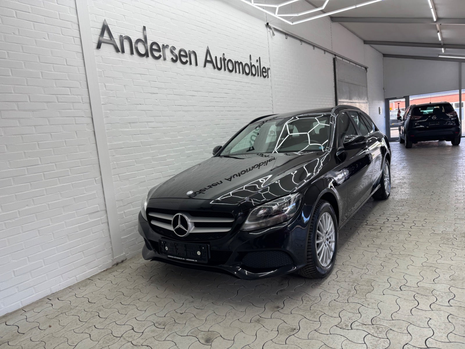 Sort Mercedes C220 d fra 2016