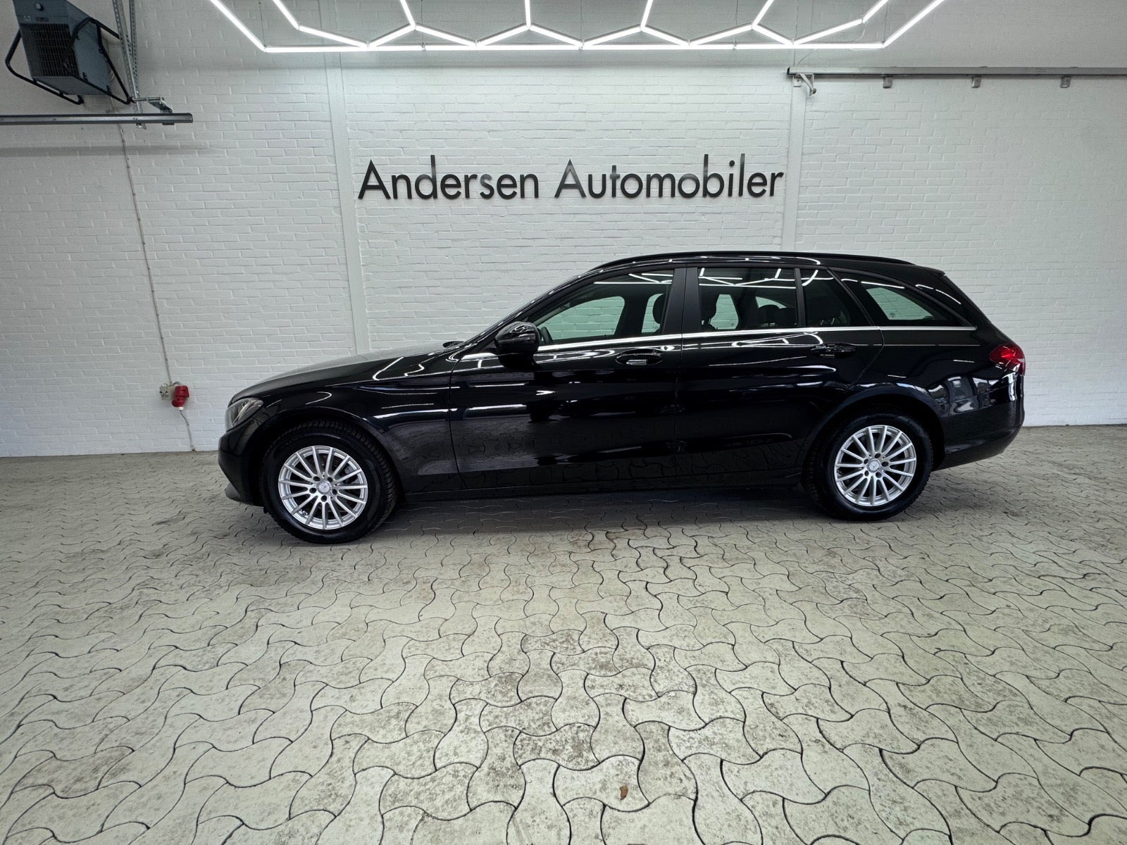 Sort Mercedes C220 d fra 2016