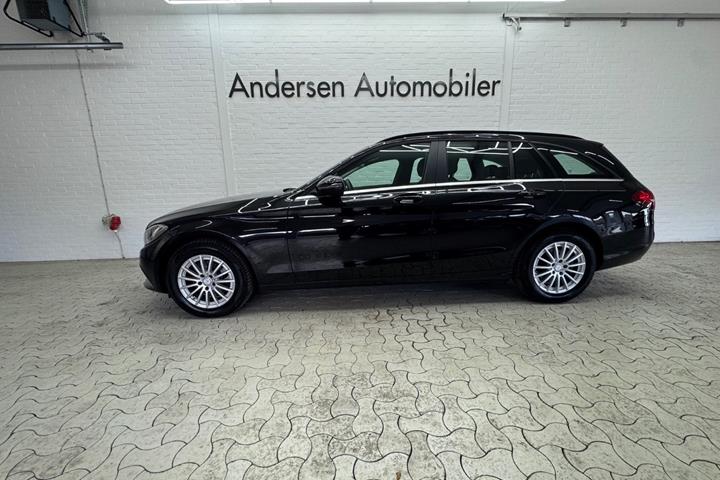 Sort Mercedes C220 d fra 2016