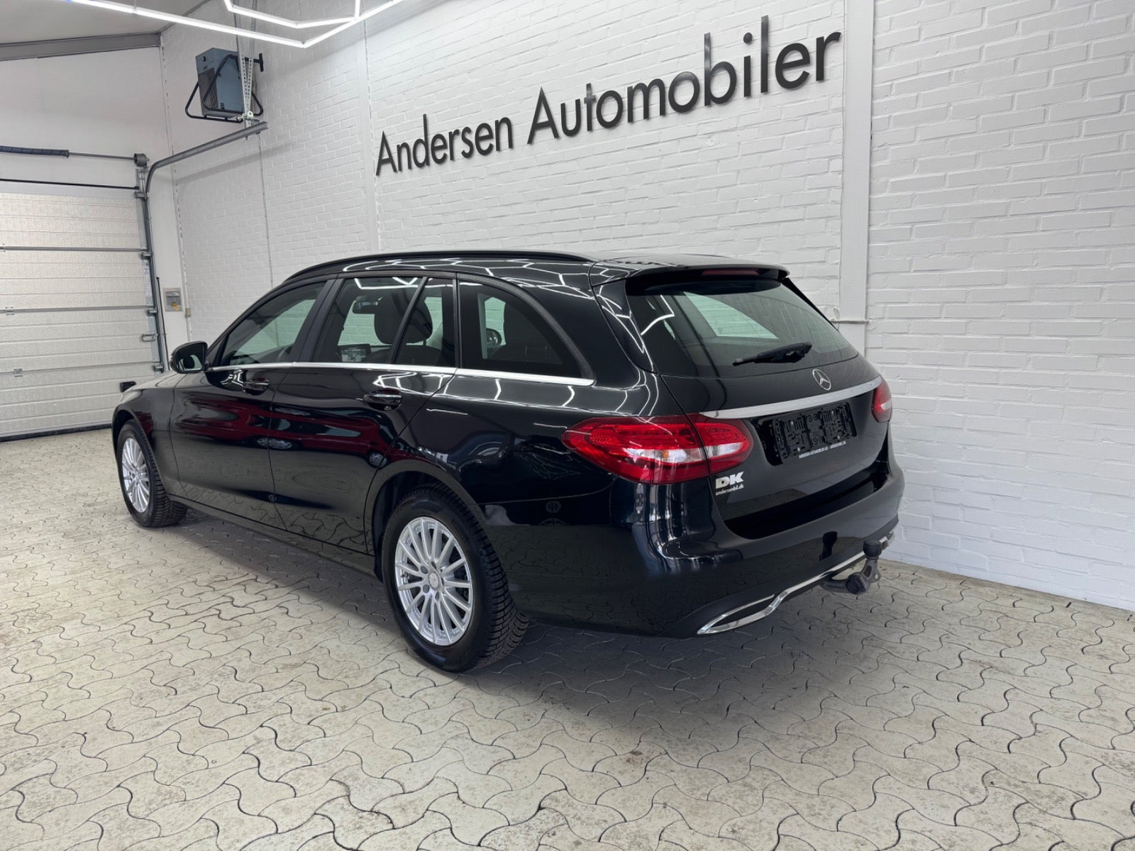Sort Mercedes C220 d fra 2016
