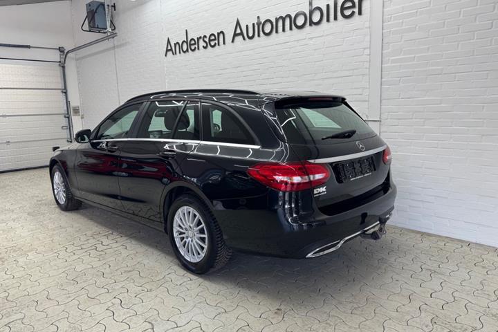Sort Mercedes C220 d fra 2016