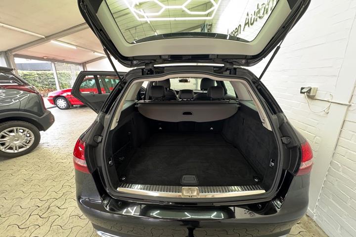 Sort Mercedes C220 d fra 2016