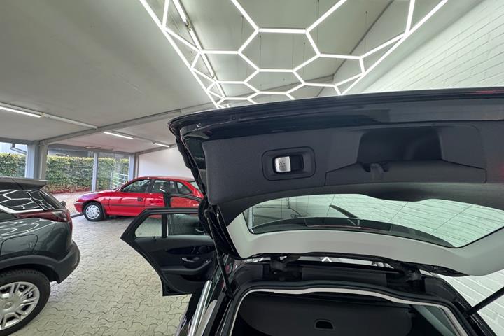 Sort Mercedes C220 d fra 2016