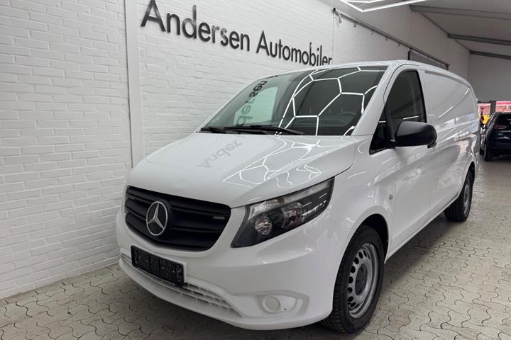 Hvid Mercedes Vito 114 fra 2023