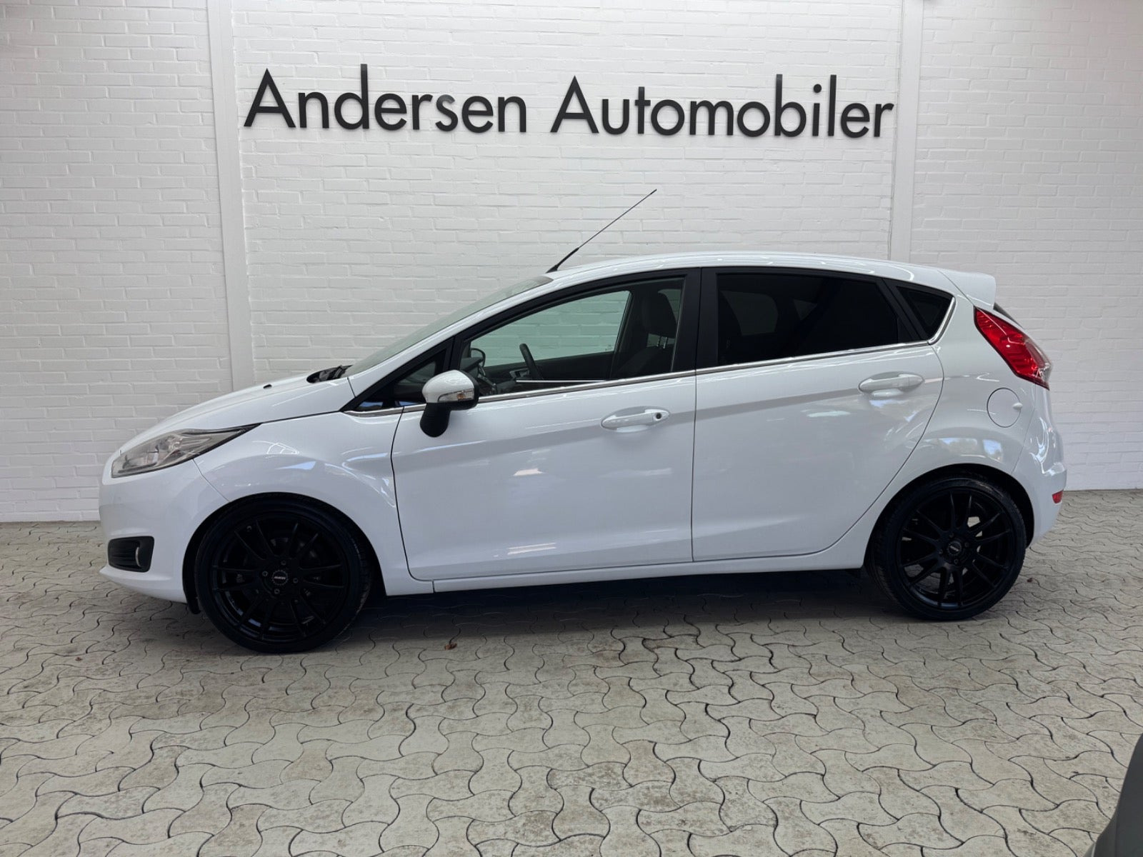 Hvid Ford Fiesta fra 2015