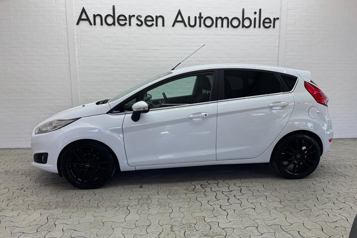 Hvid Ford Fiesta fra 2015