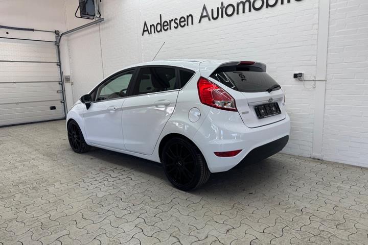 Hvid Ford Fiesta fra 2015