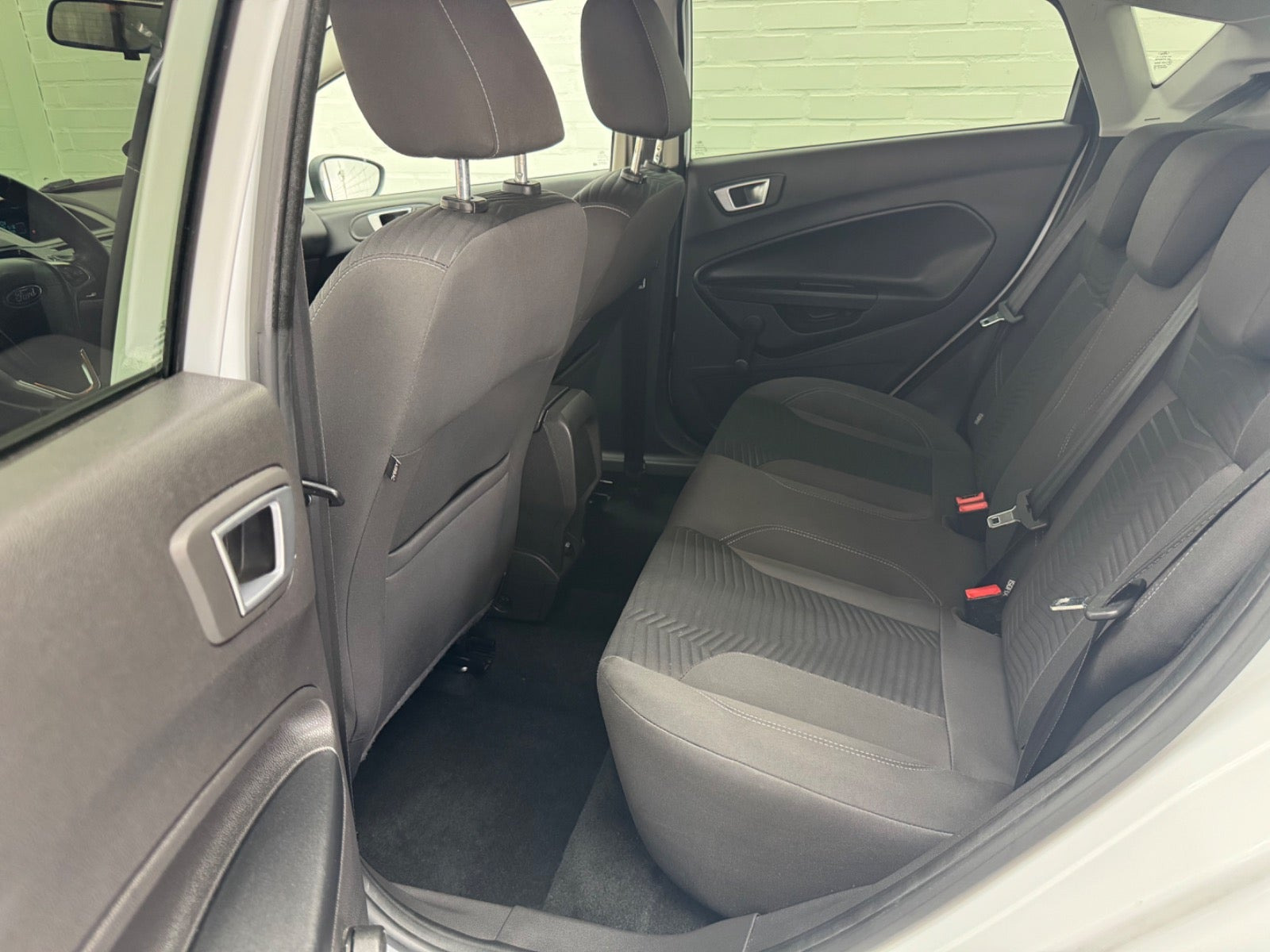Hvid Ford Fiesta fra 2015
