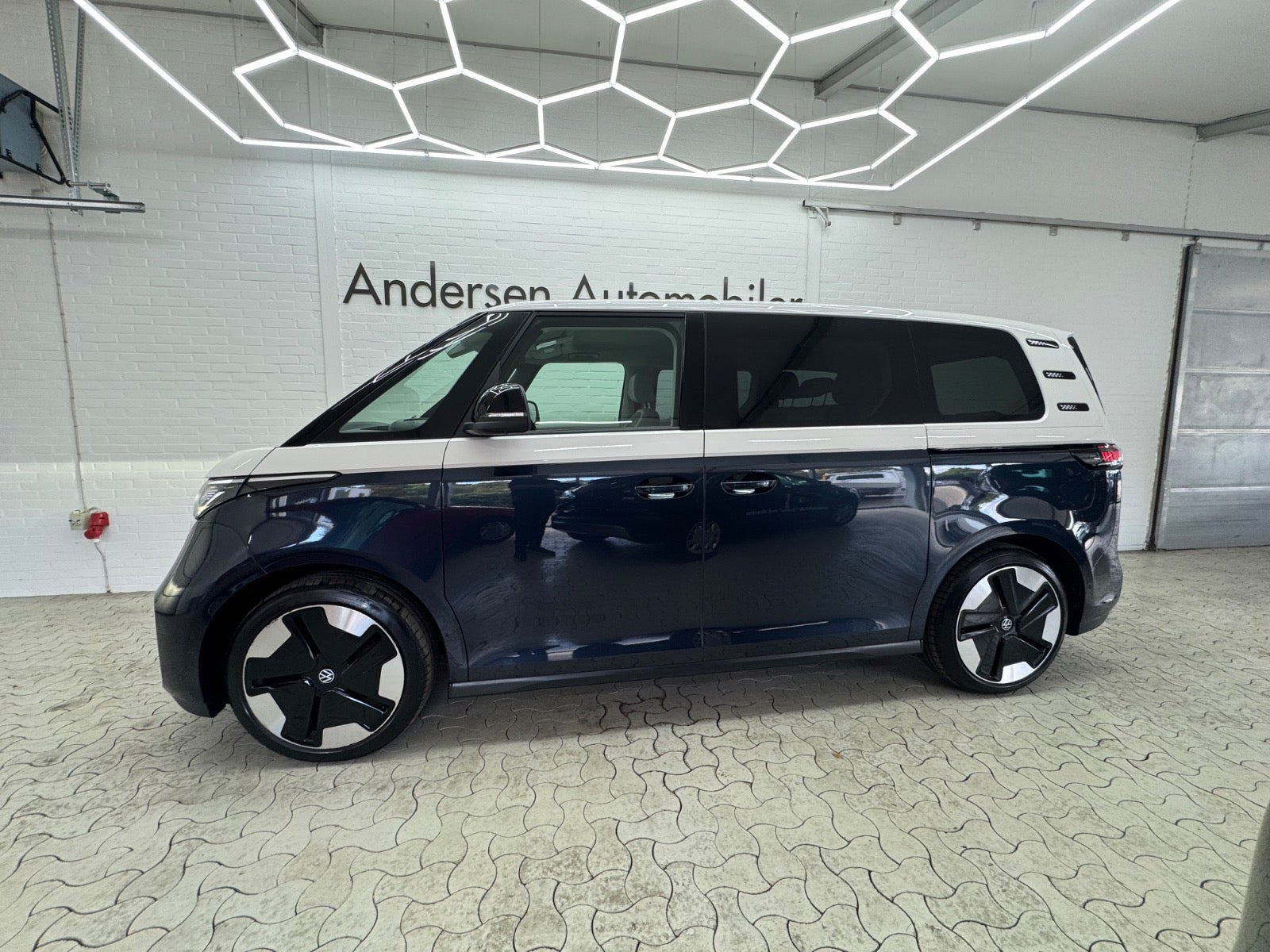 Blå VW ID.Buzz fra 2023
