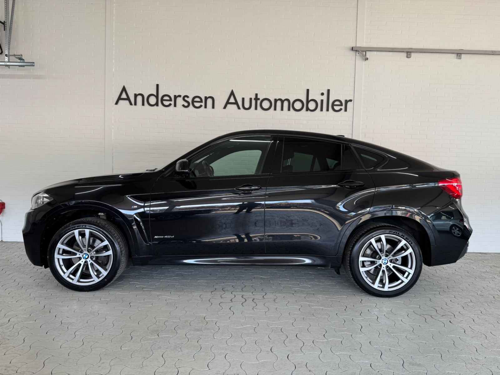 Sort BMW X6 fra 2017