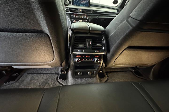 Sort BMW X6 fra 2017