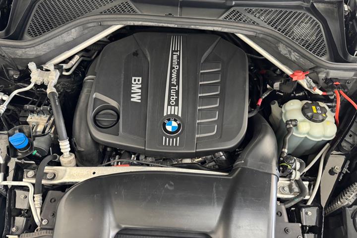 Sort BMW X6 fra 2017