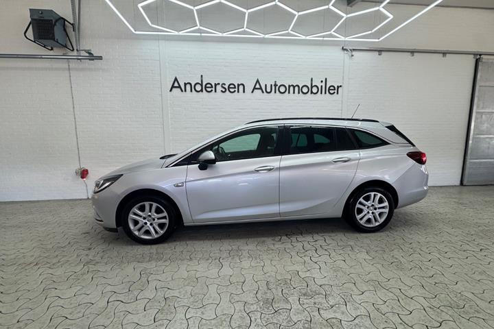 Sølv Opel Astra fra 2017
