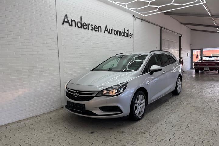 Sølv Opel Astra fra 2017