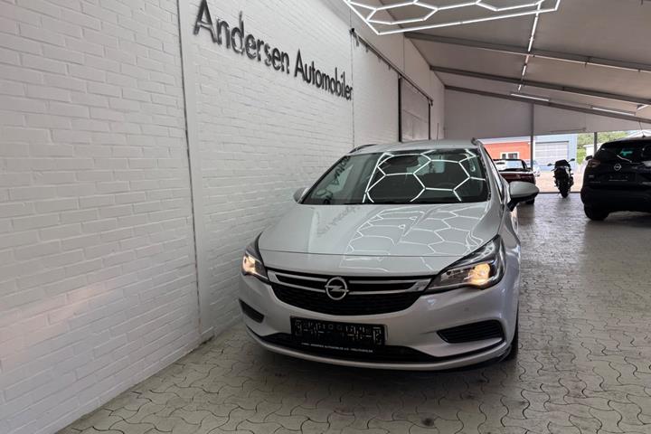 Sølv Opel Astra fra 2017