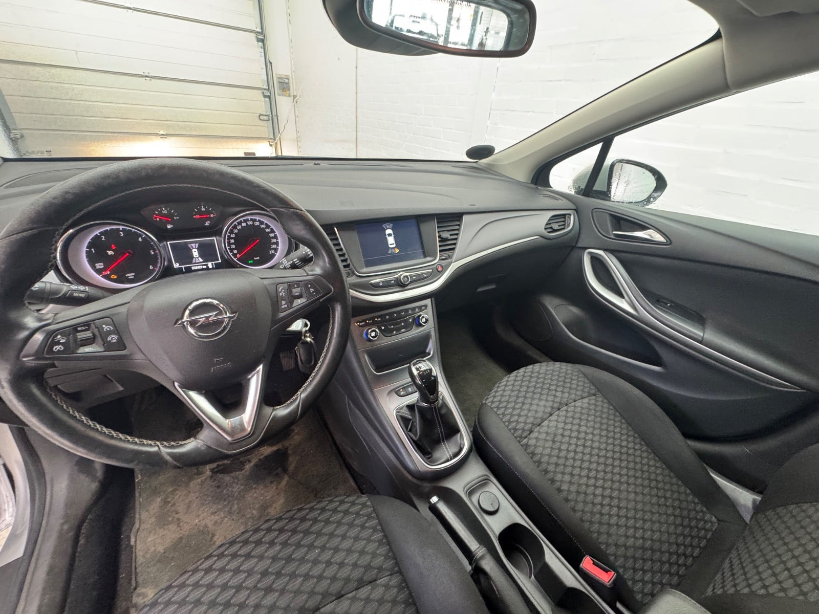 Sølv Opel Astra fra 2017