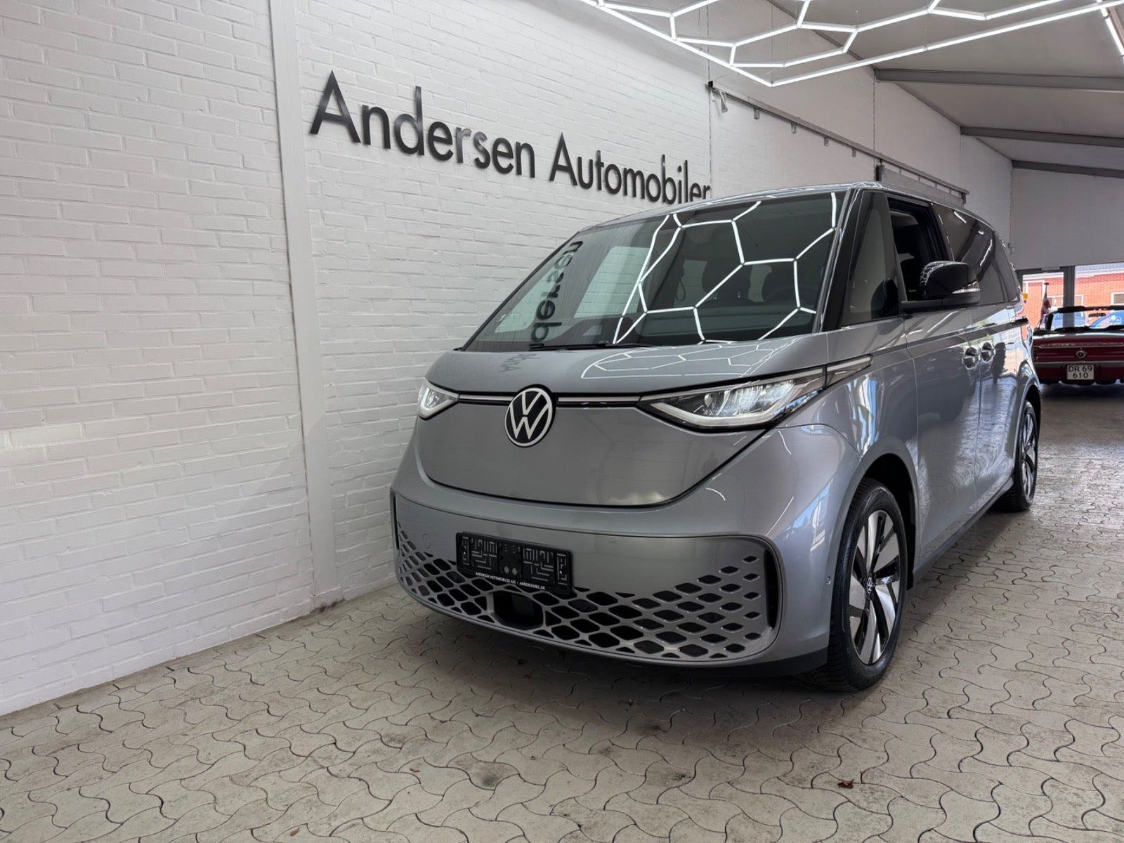 Grå VW ID.Buzz fra 2023