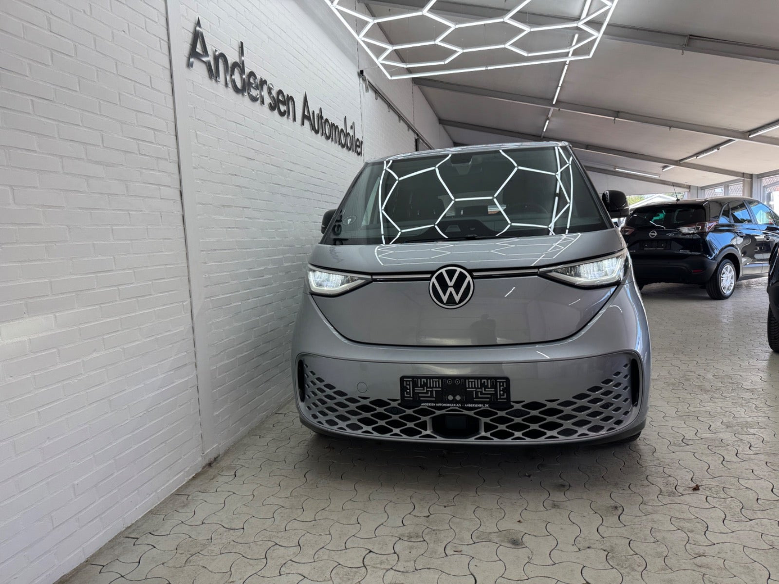 Grå VW ID.Buzz fra 2023