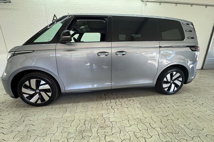 Grå VW ID.Buzz fra 2023