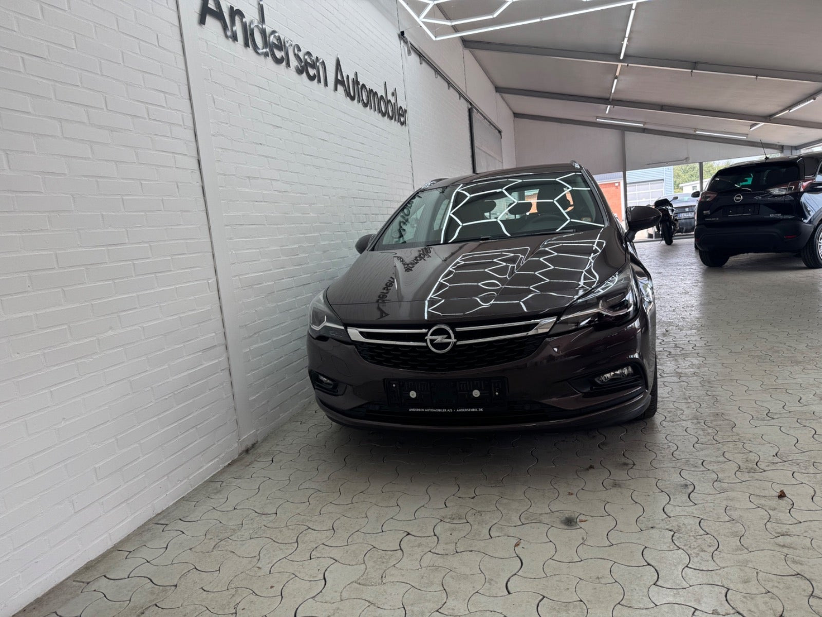 Brun Opel Astra fra 2017