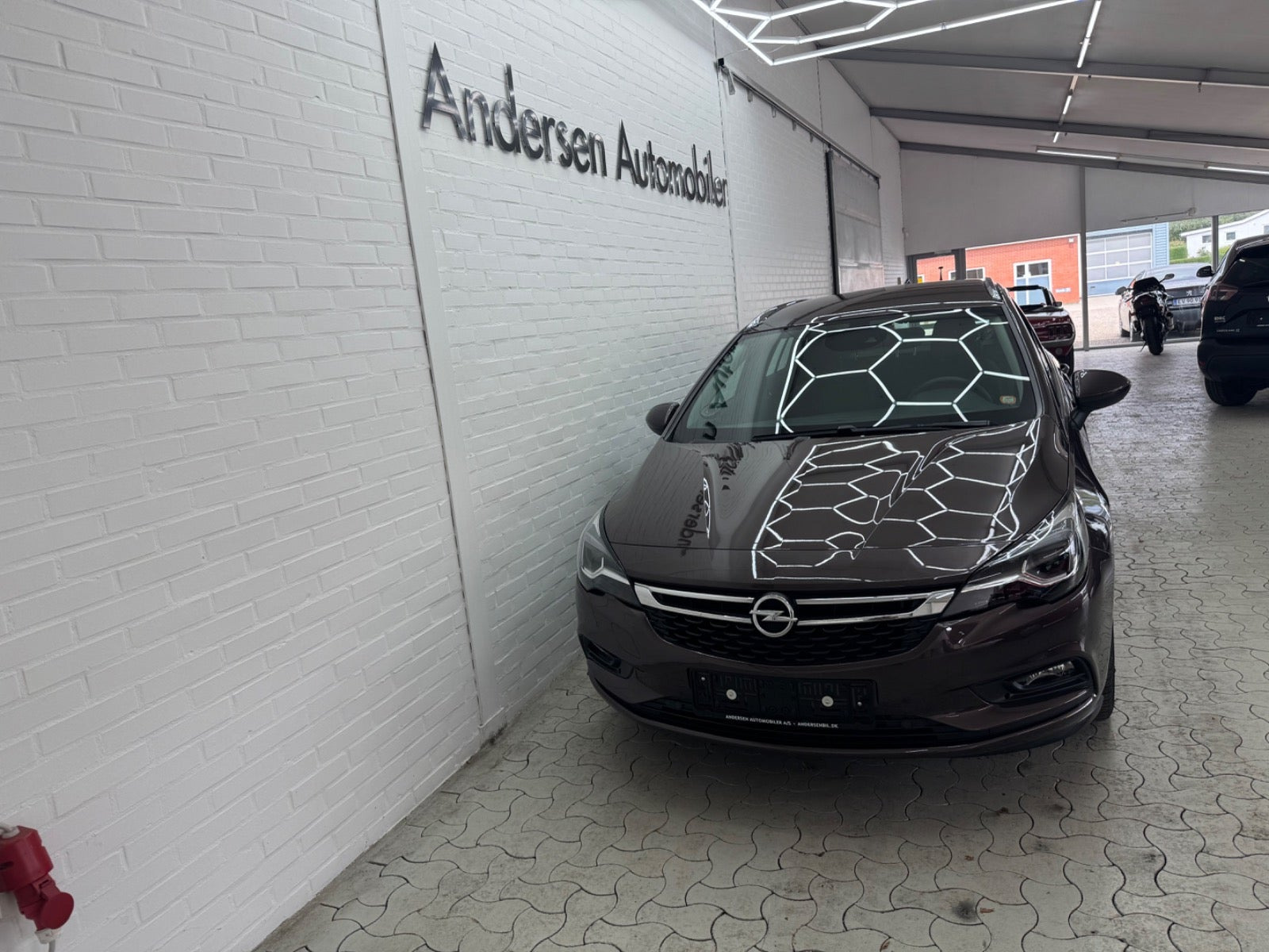 Brun Opel Astra fra 2017