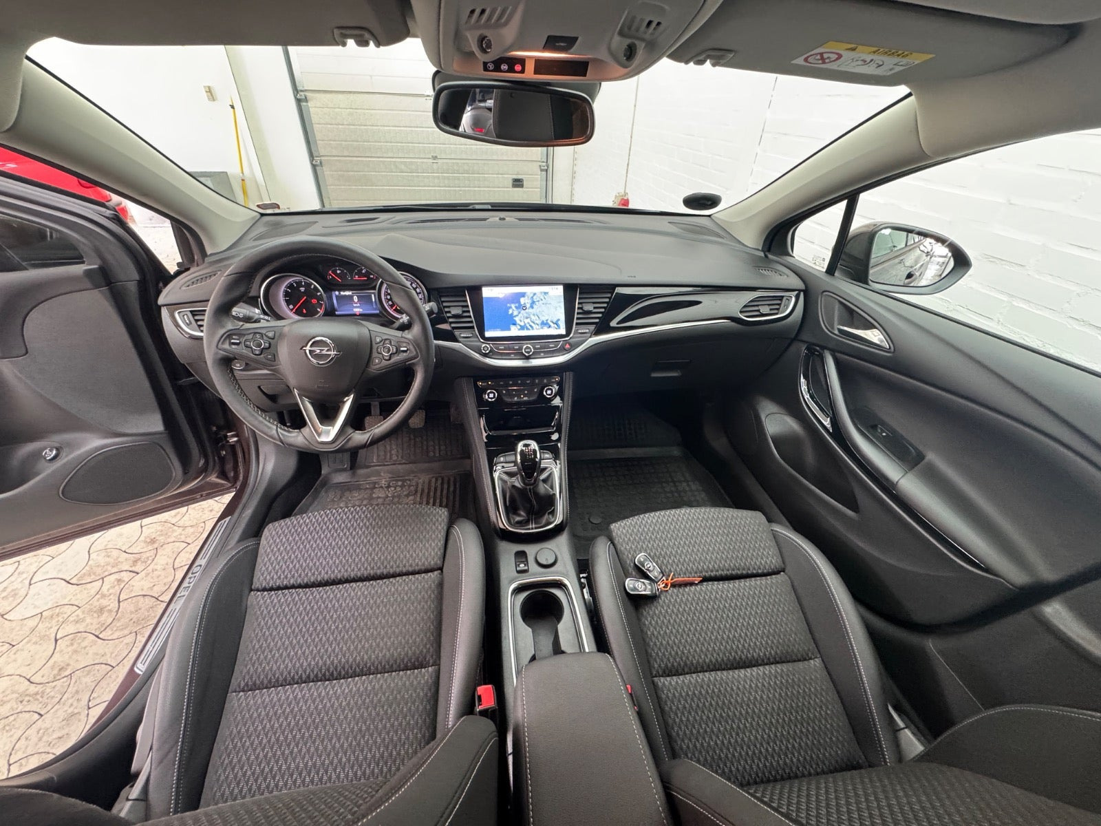 Brun Opel Astra fra 2017