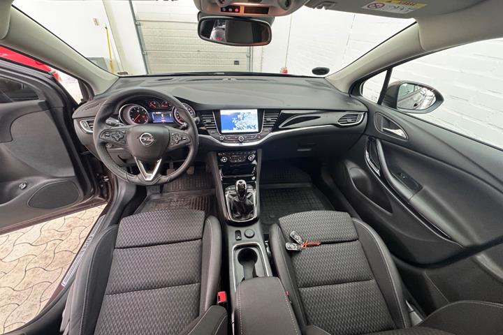 Brun Opel Astra fra 2017