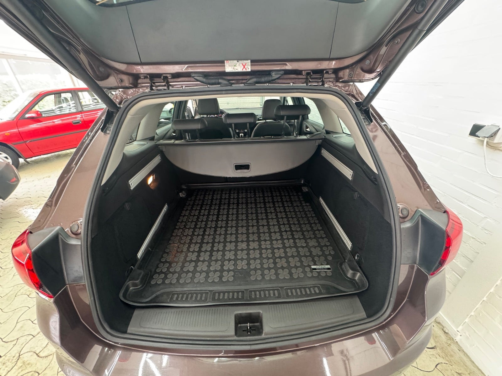 Brun Opel Astra fra 2017