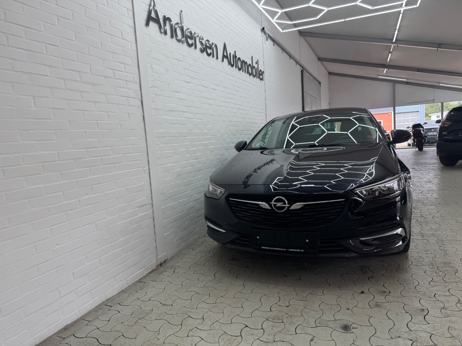 Blå Opel Insignia fra 2018