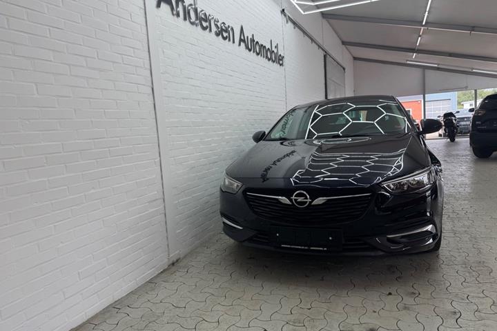 Blå Opel Insignia fra 2018