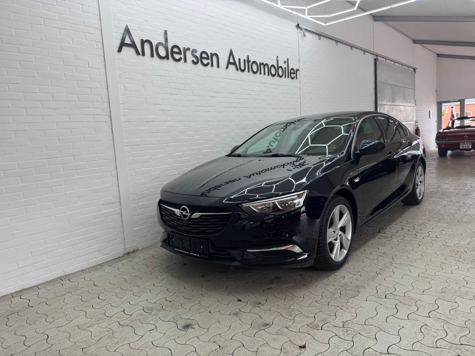 Blå Opel Insignia fra 2018